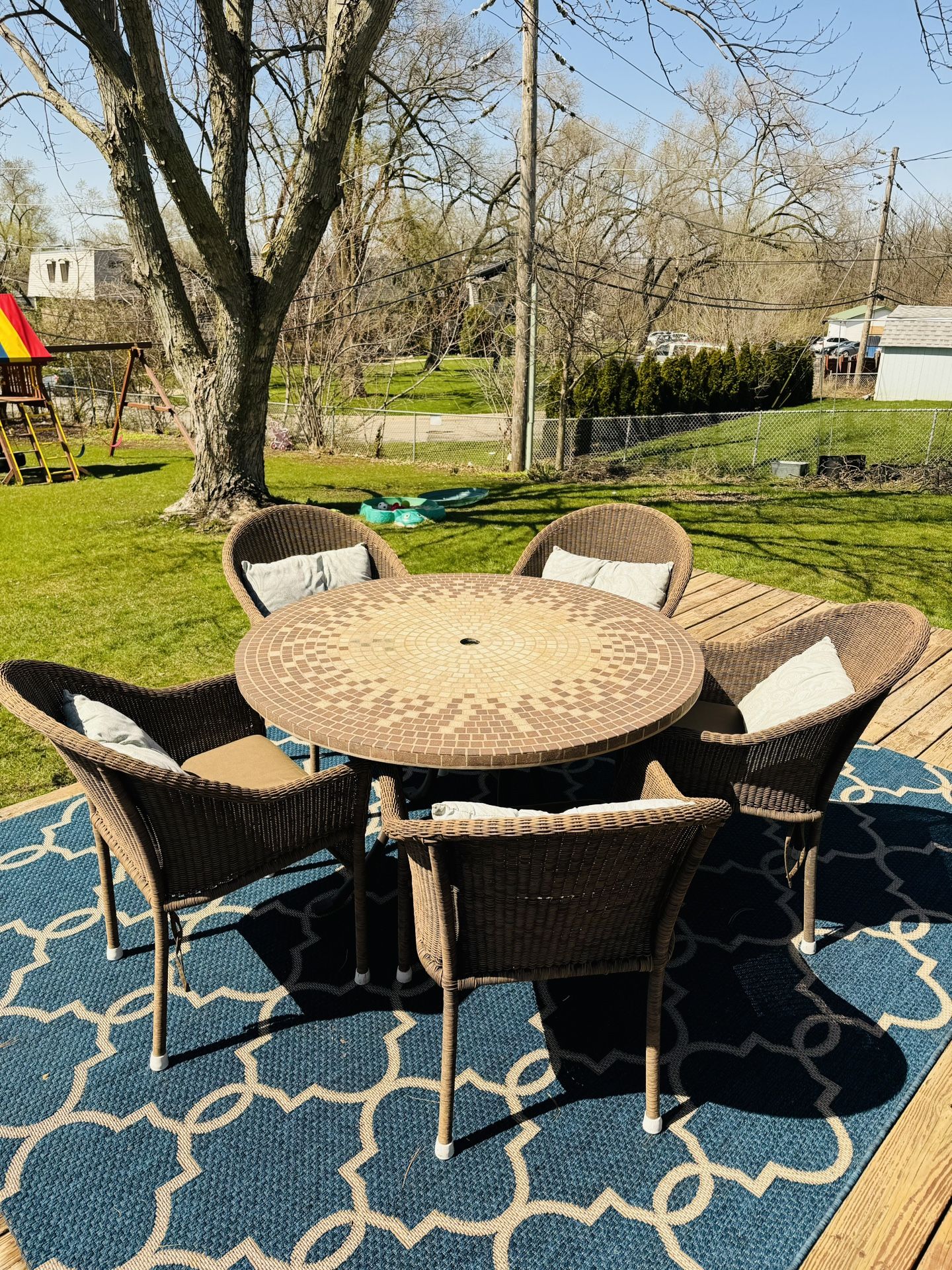 Patio Furniture - Outdoor Furniture - Patio Set - Round Table - Dining Table - Wicker - Chairs