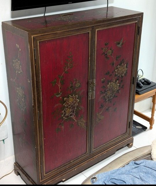 Beautiful dresser, solid wood, asian art