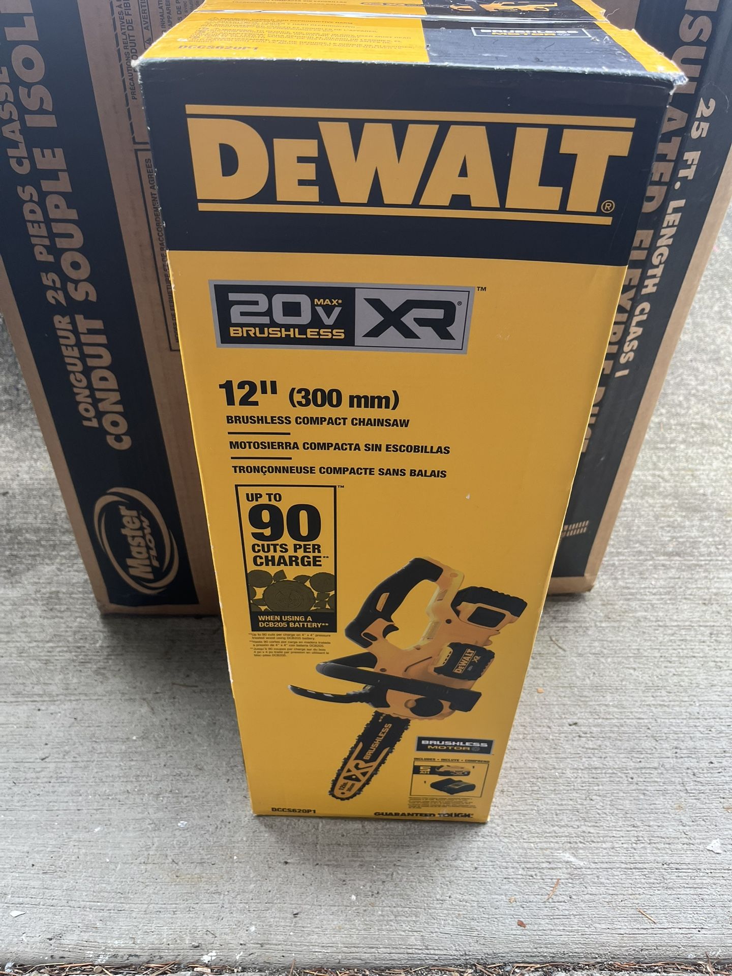 New Dewalt 12” chainsaw with battery