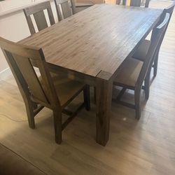 Dining Room Table & 6 Chairs