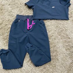 Scrubs Figs Small 🌸🌸60$$ Set