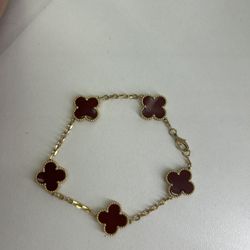 Van Cleef bracelet 18kt gold 1:1 comes as 1:1 real 18kt gold  comes as full set box card serial and VC stamped
