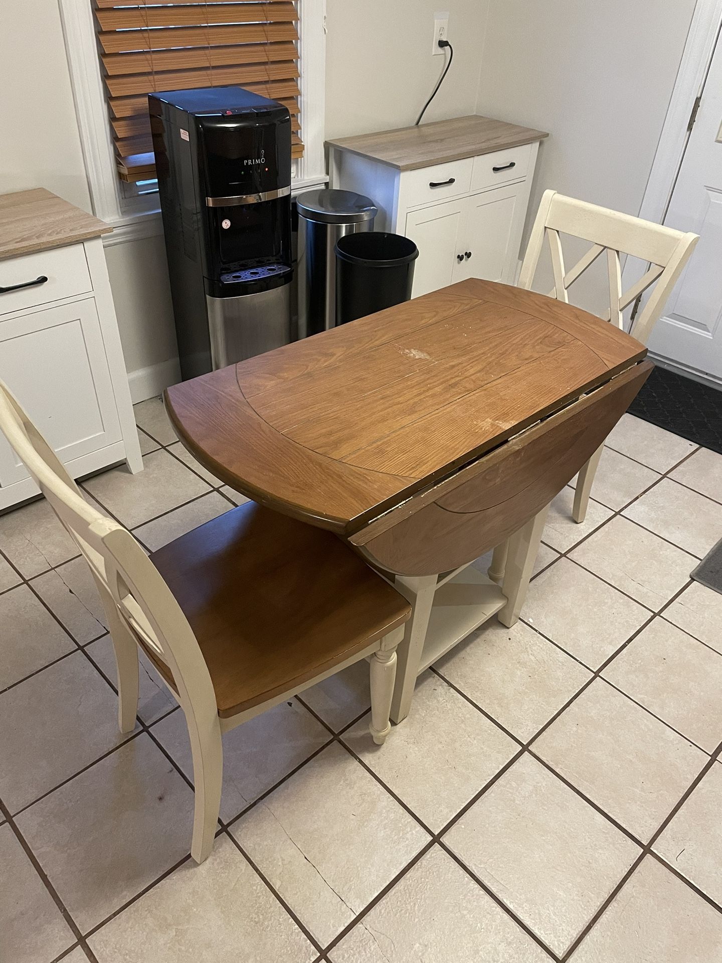 Slightly Used Jordan’s Furniture Kitchen Table