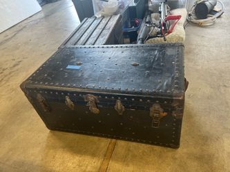 STEAMER TRUNK
