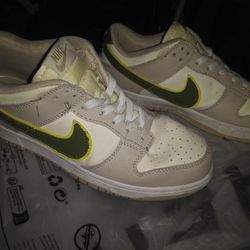 Nike Dunk Low Pale Ivory / Oil Green
