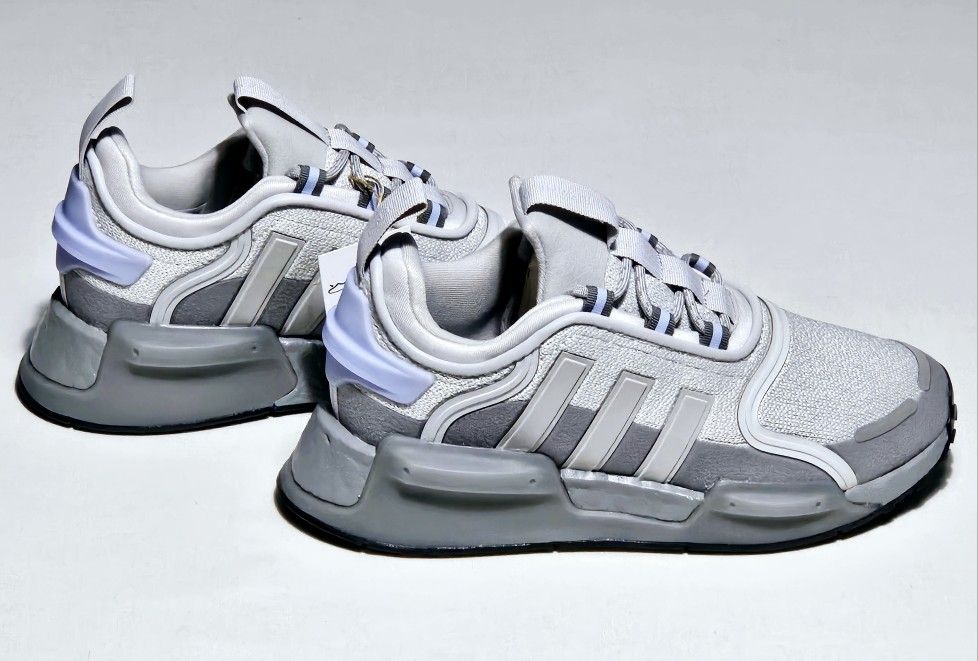 WOMEN'S SIZE 5: ADIDAS NMD_R1 SNEAKERS!!