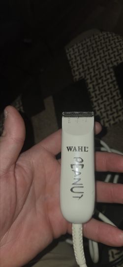 Wahl designer clippers with peanut trimmer included