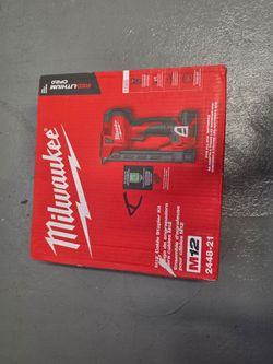 Milwuakee M12 Cable Stapler Kit
