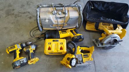 18 volt Dewalt bundle. Hammer drill. 1/4 Impact New Sawzall. Radio/Charger. Flashlight. Skill saw. Jig saw. Double charger and Dewalt bag