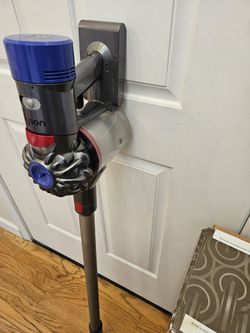 New Cond DYSON Cordless Vacuum  , WORKS 3 , AMAZING POWER SUCES  , 