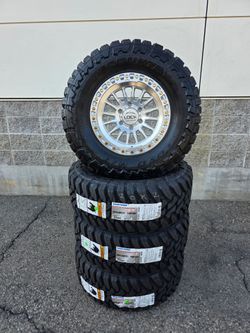 17" LOCK GRID w/ 33x12.50R17 Toyo MT Open Country tires