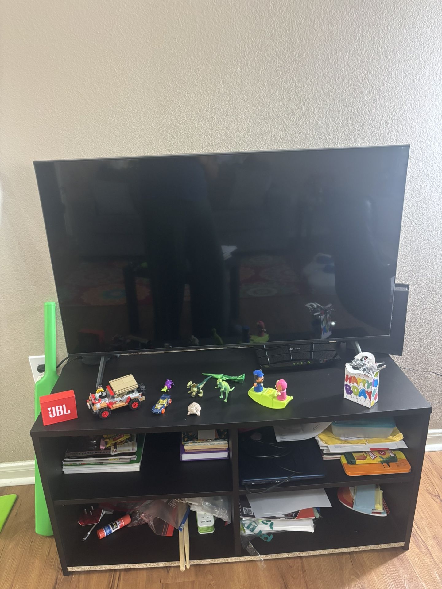 43” Samsung Smart TV With TV Unit