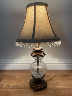 Antique Bedside Lamp With Dangling Accents