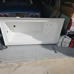 Jacuzzi, Jetted 32x60 Tub