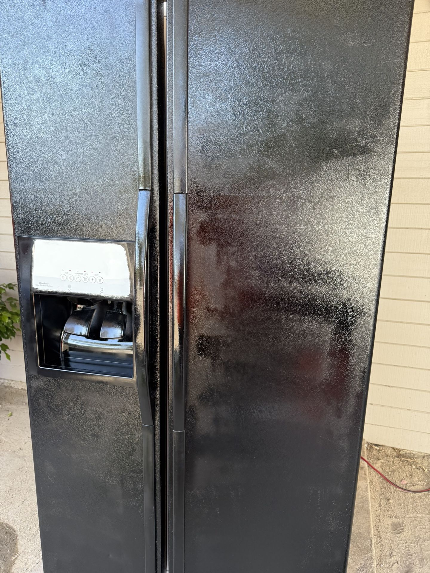 Whirlpool Double Door Black Refrigerator With Icemaker