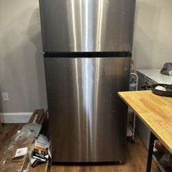 Refrigerator 