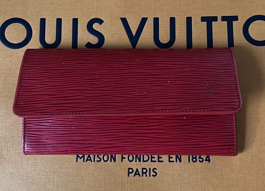 Vintage Louis Vuitton EPI Red Passport / Checkbook Wallet for Sale in  Fontana, CA - OfferUp