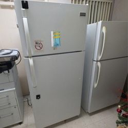 Frigidaire White Top-Freezer Refrigerator