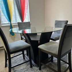 DINING TABLE 4 GRAY CHAIRS EXCELLENT CONDITIONS 300!!!! 