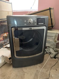 Máxima Maytag Front-Load Dryer