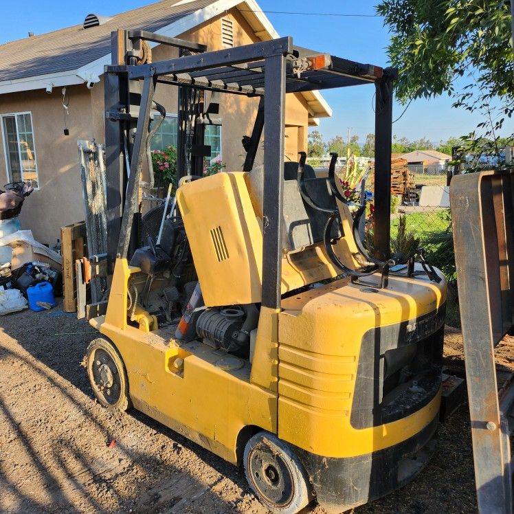 Caterpillar Forklift