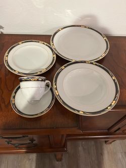 Mikasa dinner set of 60 pieces