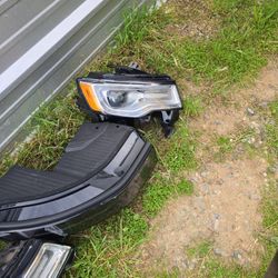 OEM Right Passenger Side Xenon Headlamp For Jeep Grand Cherokee Limited Overland