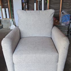 Lazy Boy Alma Swivel Gliding Chair 