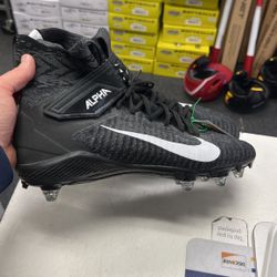 Mens Size 12.5 Football Cleats Nike Alpha Menace 2 Flyknit - Like New 