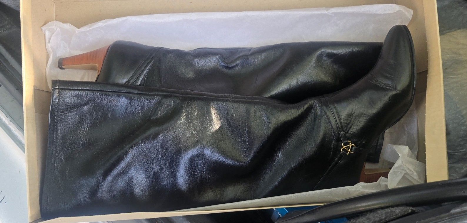 Brand New Ladies Noots