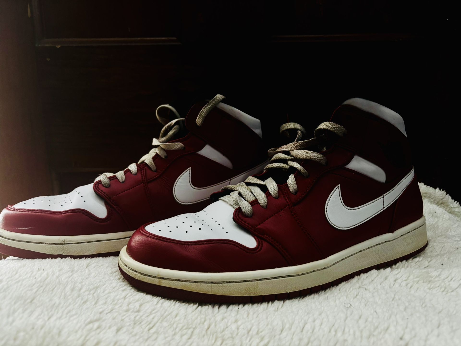 Jordan 1 Chicago Gym Red