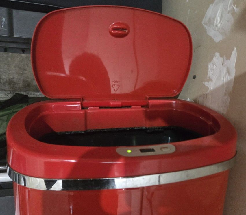 Touchless Sensor Trash Can
