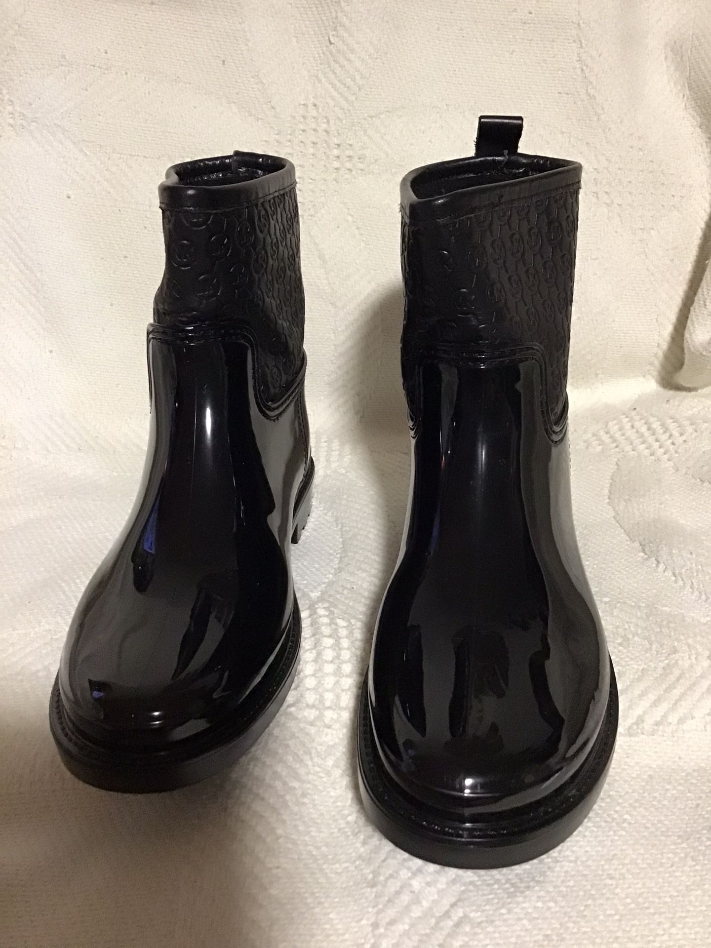 Michael Kors Women Size 8 Blakely Logo Embossed Ankle Rain Boots Black 40F6BLFE6Q