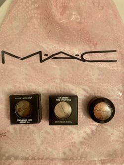MAC EYESHADOW (3) and PINK GIFT BAG 