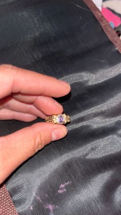 Women’s Amethyst gold ring
