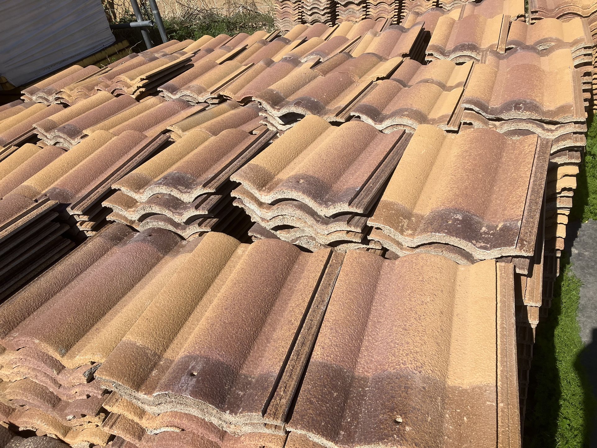 Large Quantity Monier Villa Roof Tile
