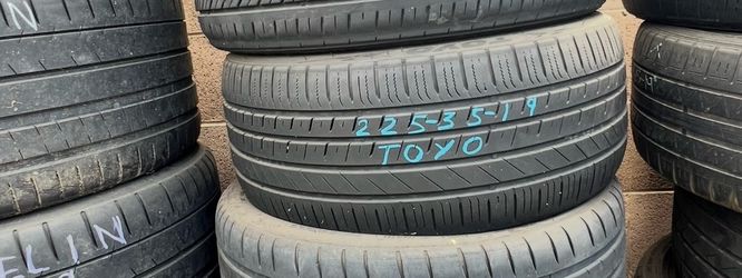 1x used tire 225/35/19 Toyo