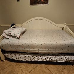 Twin Trundle Bed