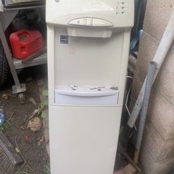 Ge Hot/cold Water Cooler