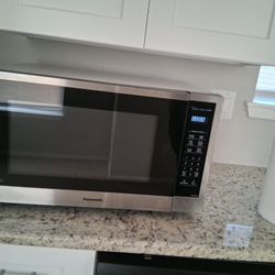 Gently Used Microwave