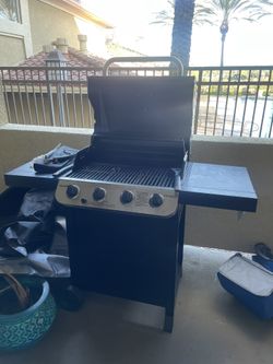 Char Broil 4 Burner black Propane Grill