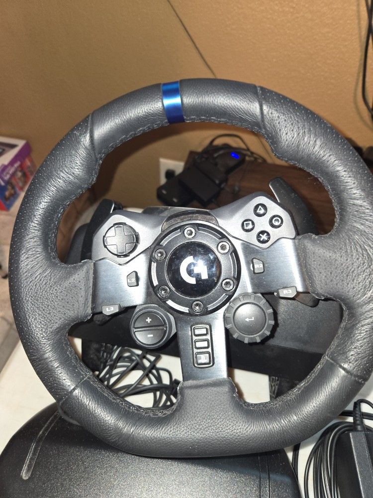 Logitech G923 Steering Wheel And Pedals