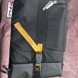 Adorama 24/7 Traffic Sling Bag for DSLR SLR Camera- Great condition