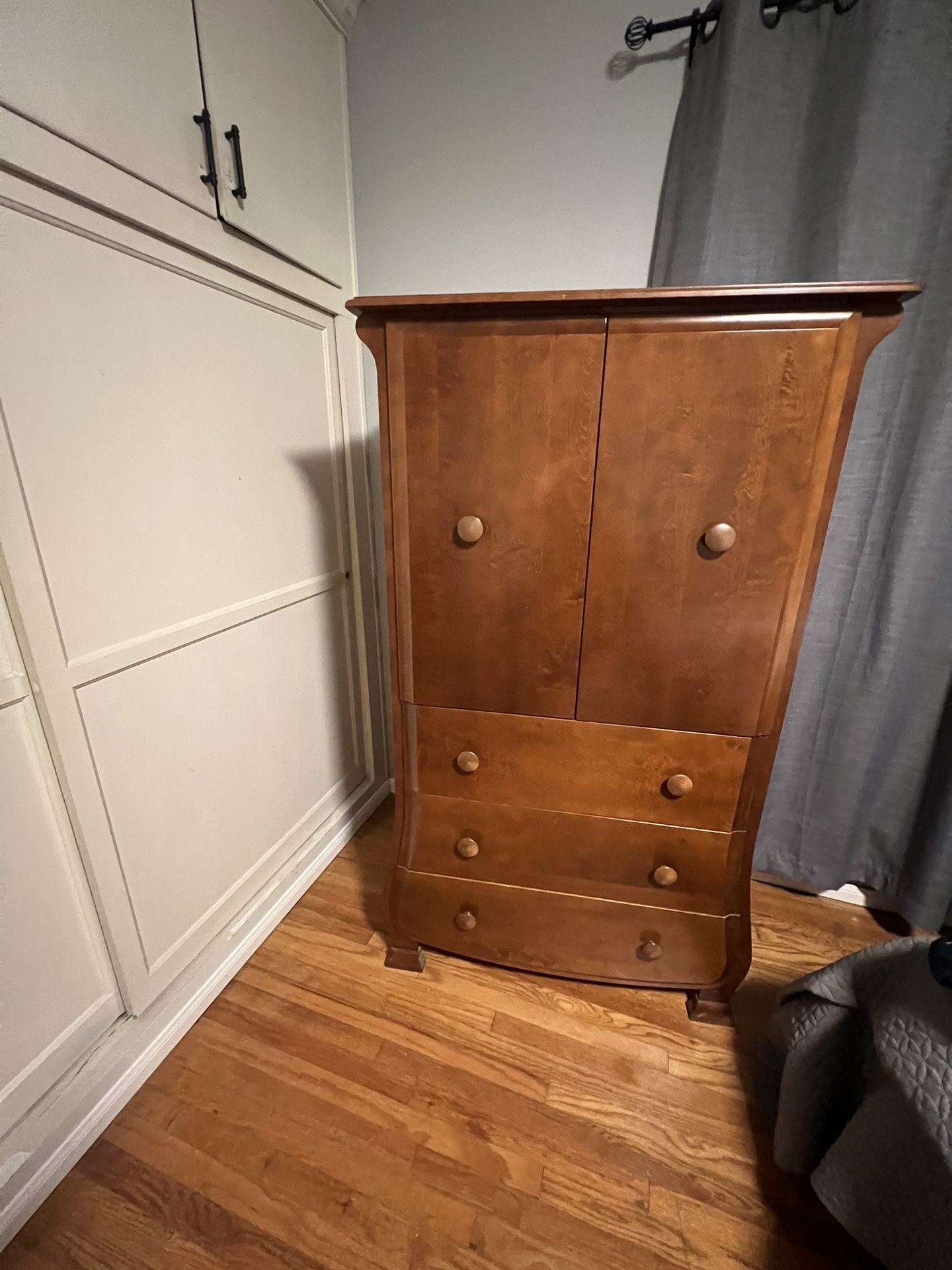 Dresser