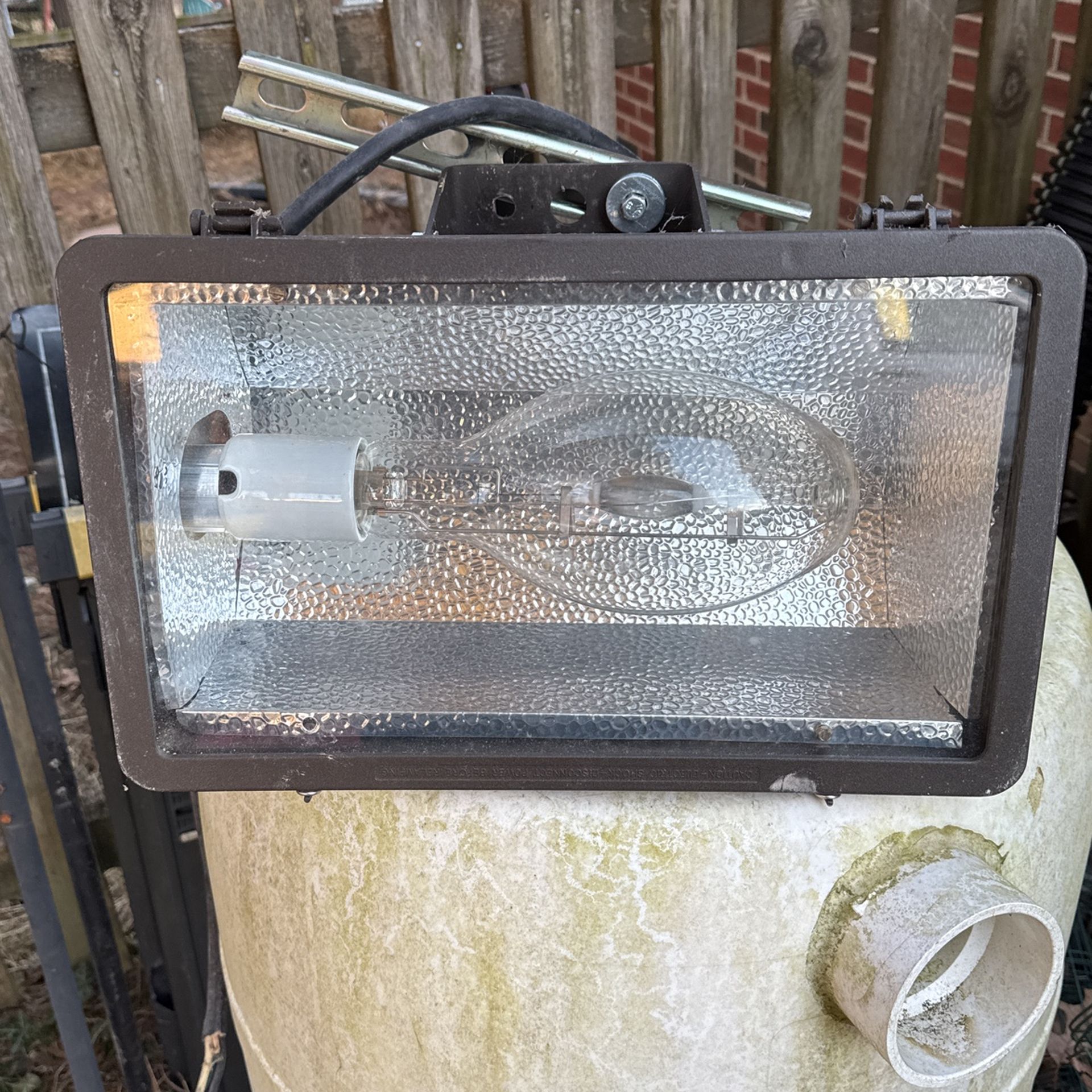 400 Watt Metal Halide Lamp.