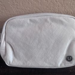 NWT-Lululemon Belt Bag 1L