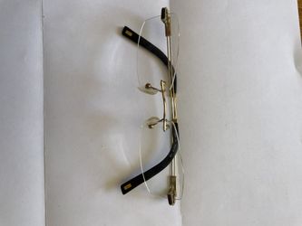 This is a frameless eyeglass case. • Design style: It adopts the **frameless (Rimless)** design. The lenses are directly fixed to the nose bridge and 