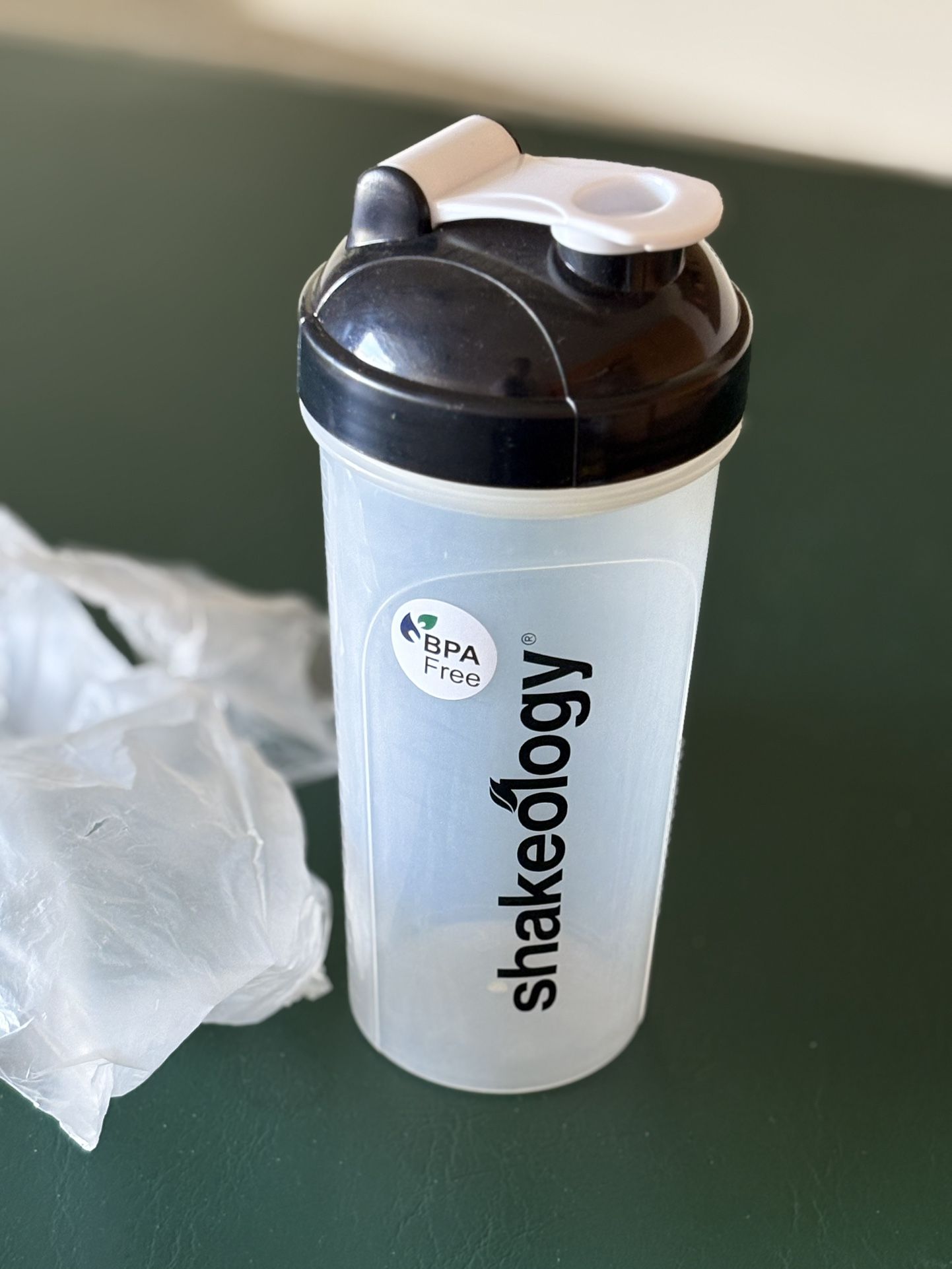 SHAKEOLOGY Premium Blender Shaker 25 oz BPA Free Clear Cup Bottle