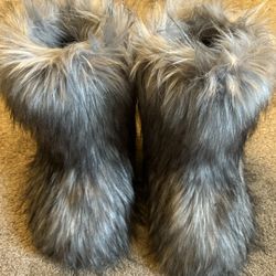 Furry Fur Boots   Size 10