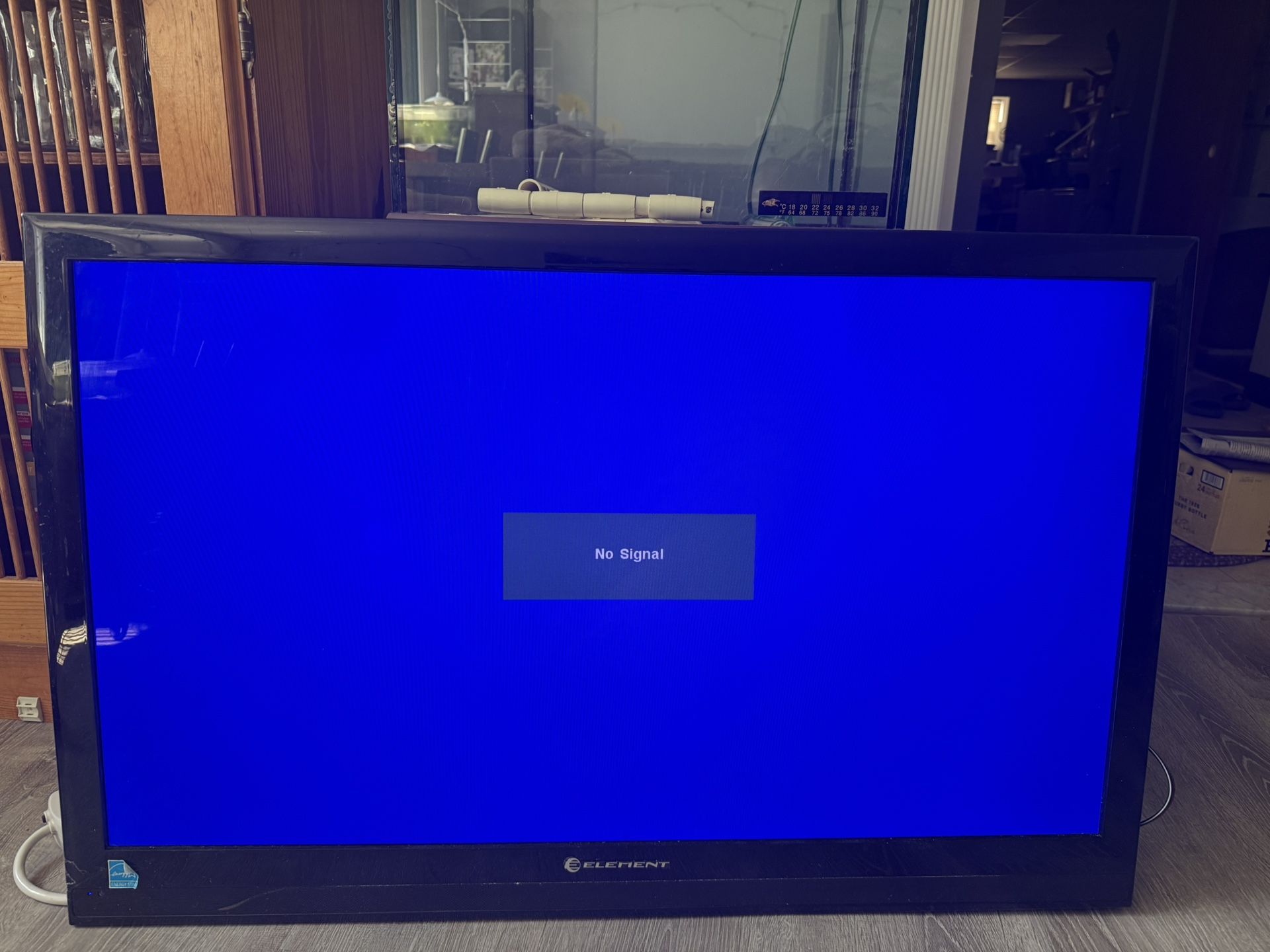 40” Tv With Wall Mount